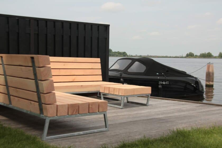 Stoere loungecorner met losse hocker