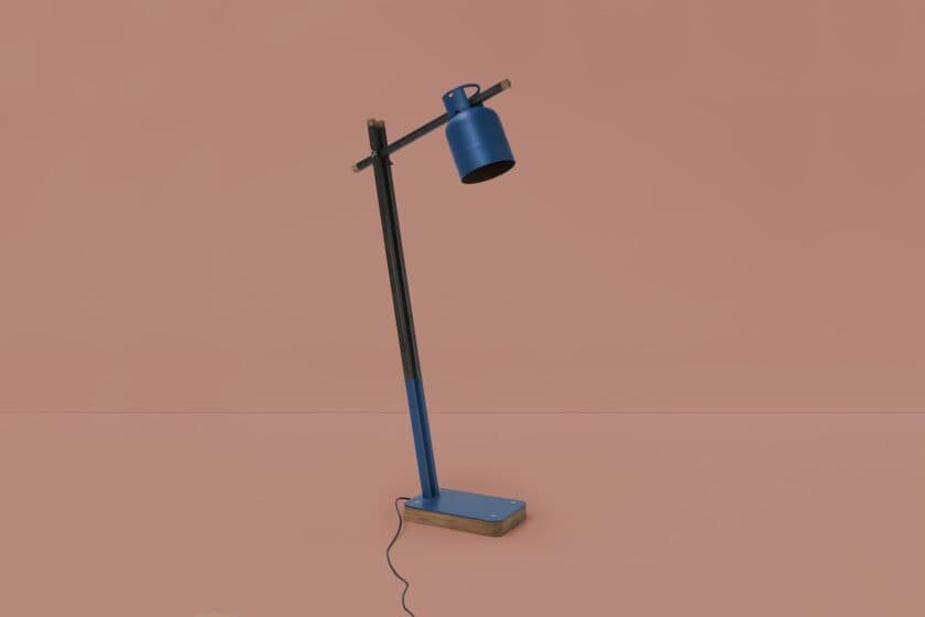 Een industriële lamp, een staand design gemaakt van een gasfles.